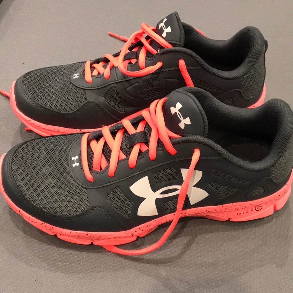 Women’s UA tennis shoe